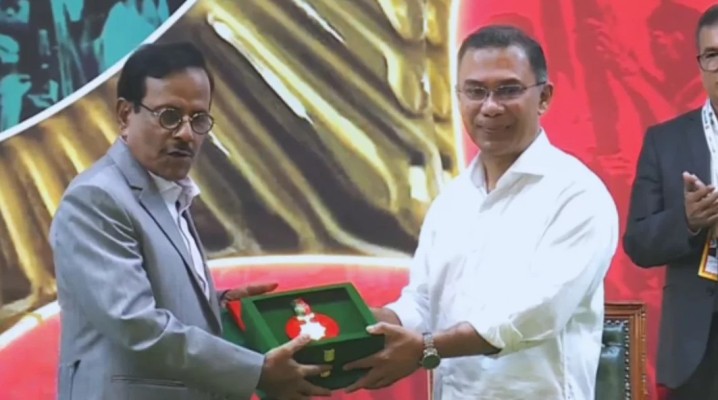 দেশের ১৫ ব্যক্তি ও ৫ প্রতিষ্ঠানকে স্বাধীনতা পুরস্কার তুলে দিলেন প্রধানমন্ত্রী